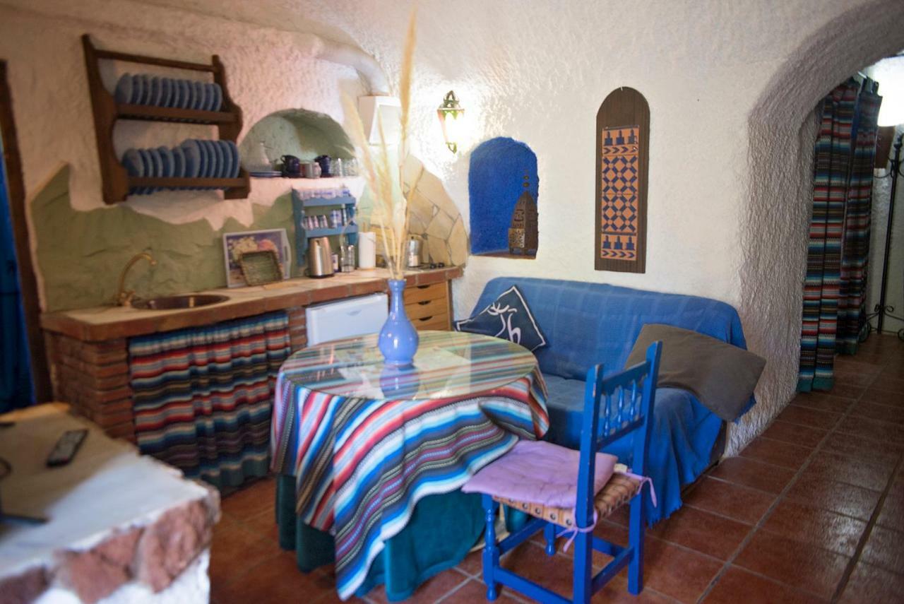 Cuevas De Rolando Guest House กวาดิกซ์ ภายนอก รูปภาพ