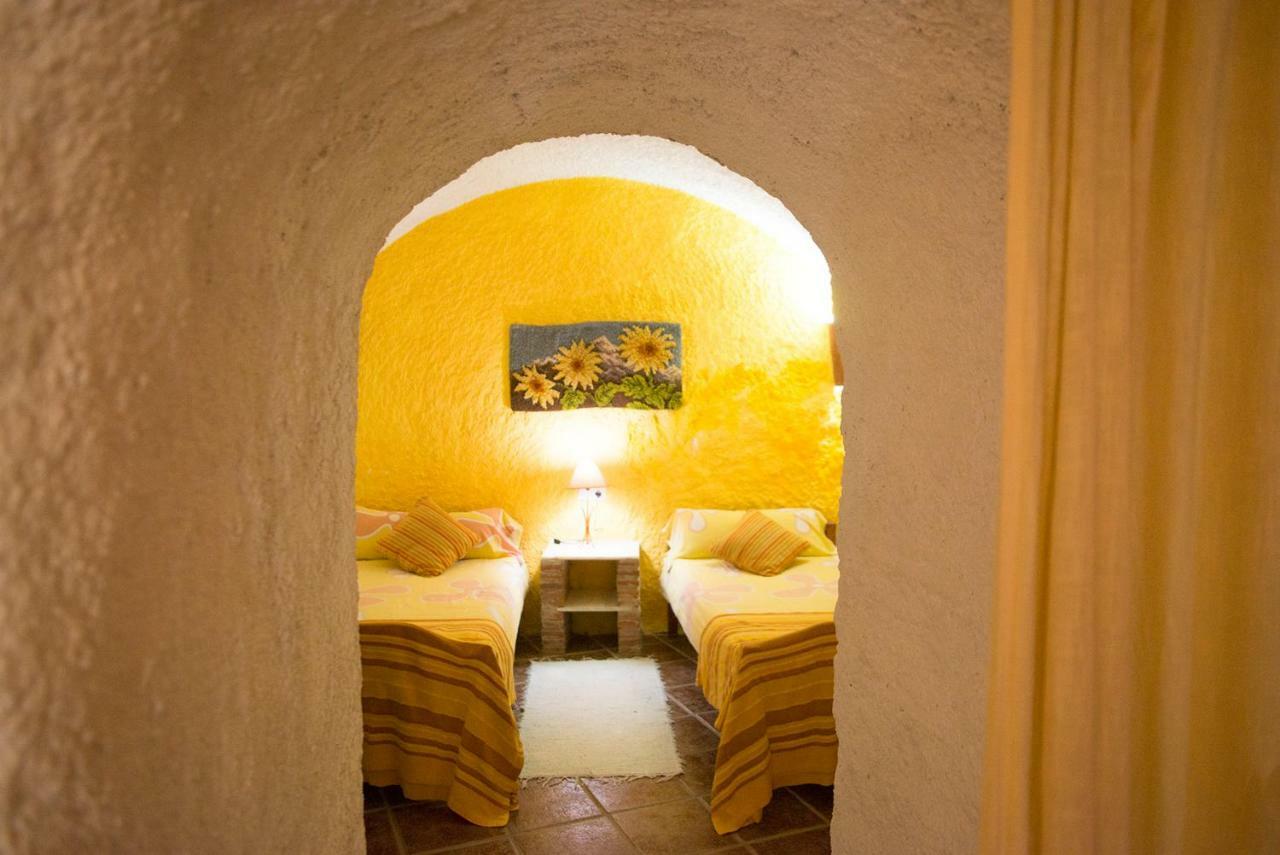 Cuevas De Rolando Guest House กวาดิกซ์ ภายนอก รูปภาพ