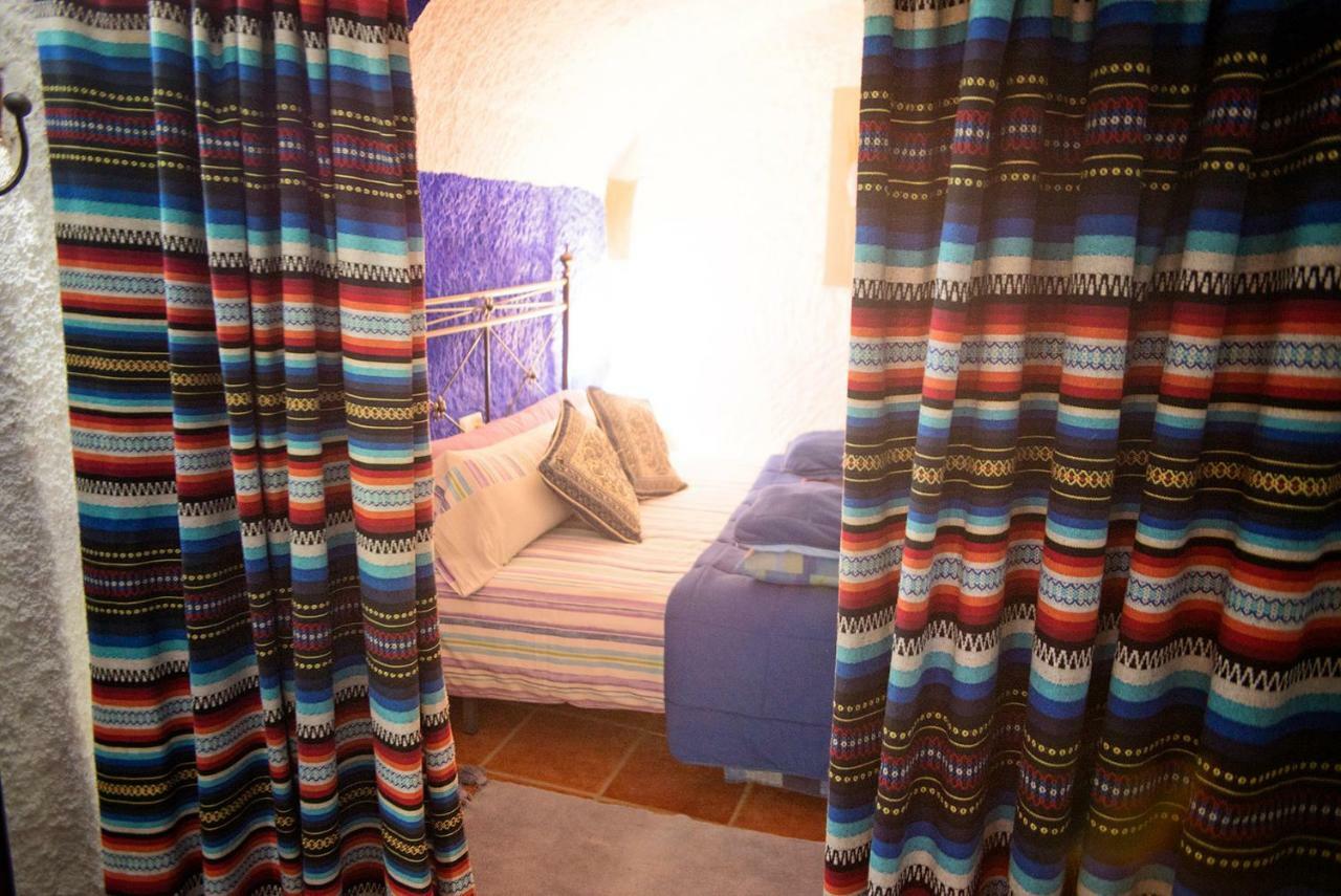 Cuevas De Rolando Guest House กวาดิกซ์ ภายนอก รูปภาพ