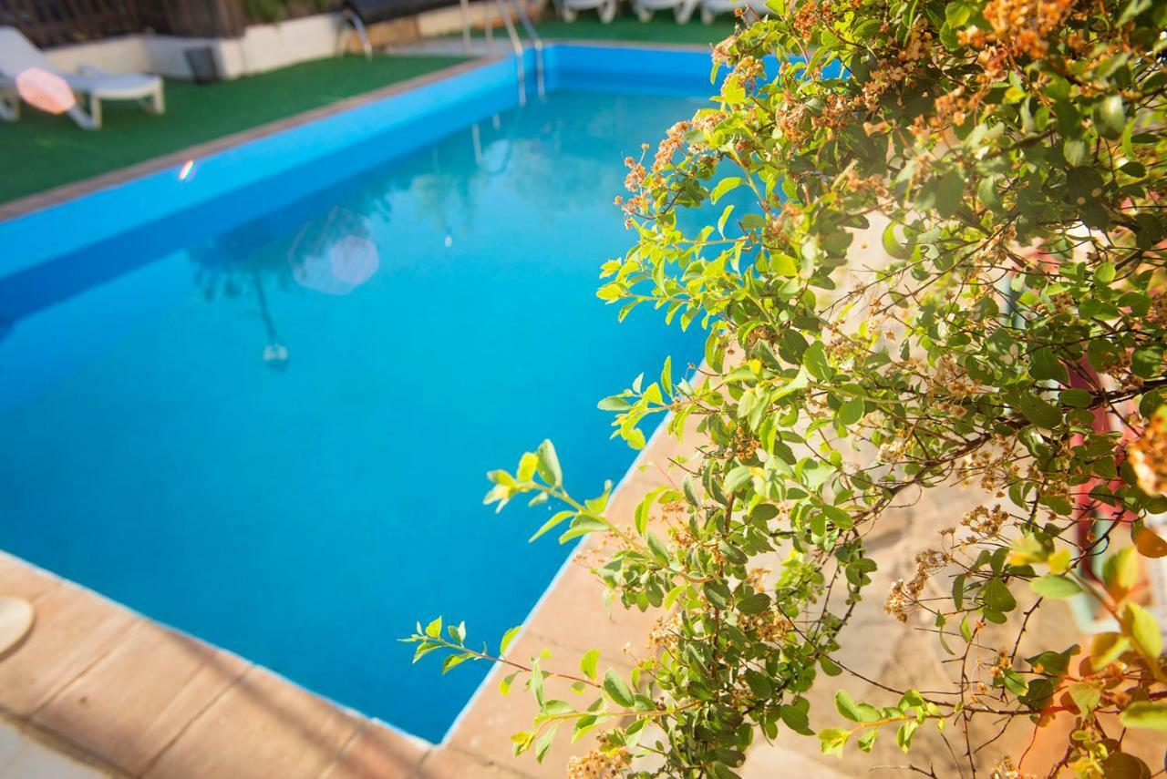 Cuevas De Rolando Guest House กวาดิกซ์ ภายนอก รูปภาพ